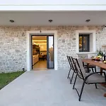 Hodaj Villa *